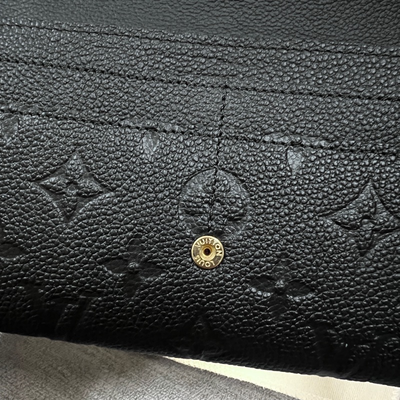 Louis Vuitton LV Sarah 經典牛皮壓花信封長夾-2