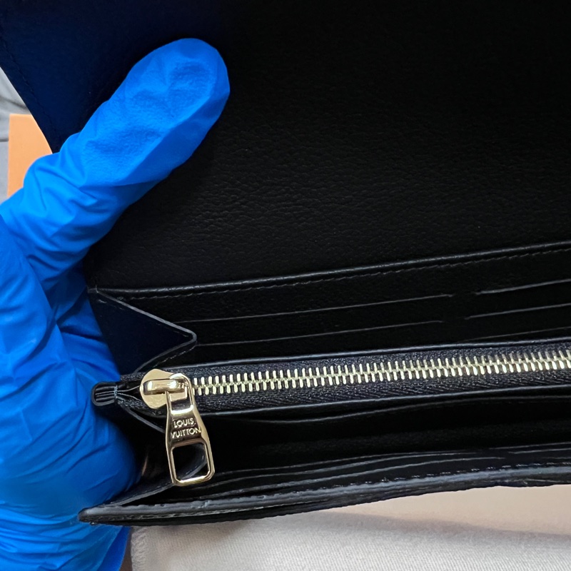 Louis Vuitton LV Sarah 經典牛皮壓花信封長夾-3