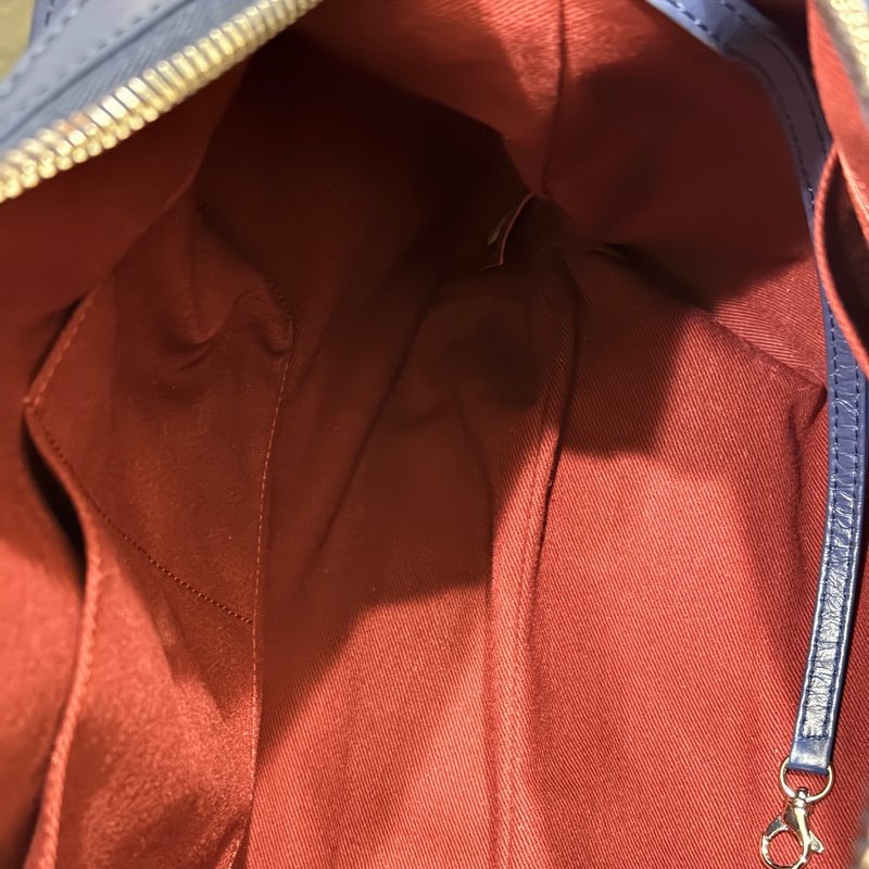 超賠賣 未使用品🎖️香奈兒耐用的揉皺牛皮 保齡球包 肩背包 雙C深藍 大LOGO-9