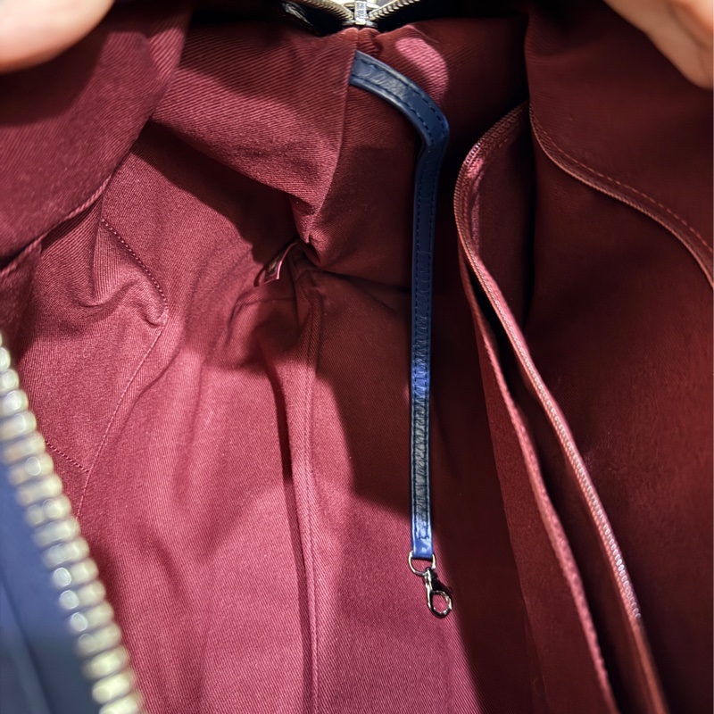 超賠賣 未使用品🎖️香奈兒耐用的揉皺牛皮 保齡球包 肩背包 雙C深藍 大LOGO-18