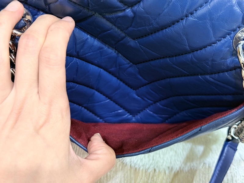 超賠賣 未使用品🎖️香奈兒耐用的揉皺牛皮 保齡球包 肩背包 雙C深藍 大LOGO-58