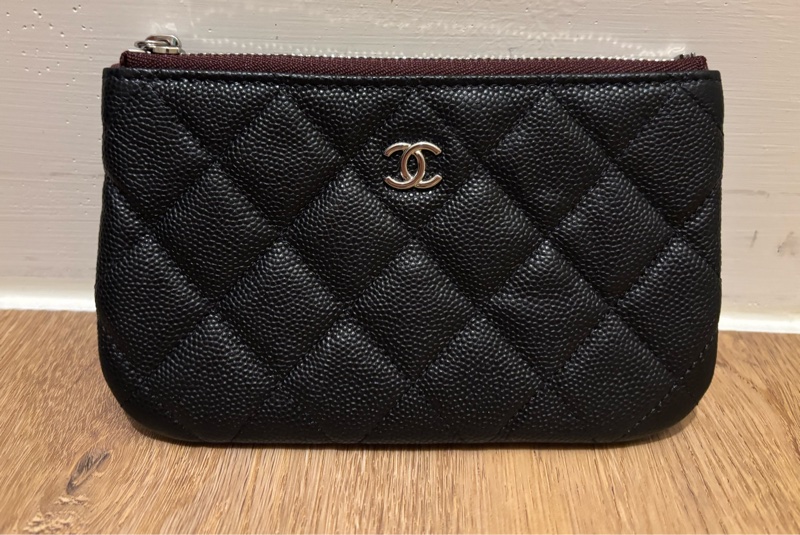 Chanel一字拉鏈黑銀零錢包-1