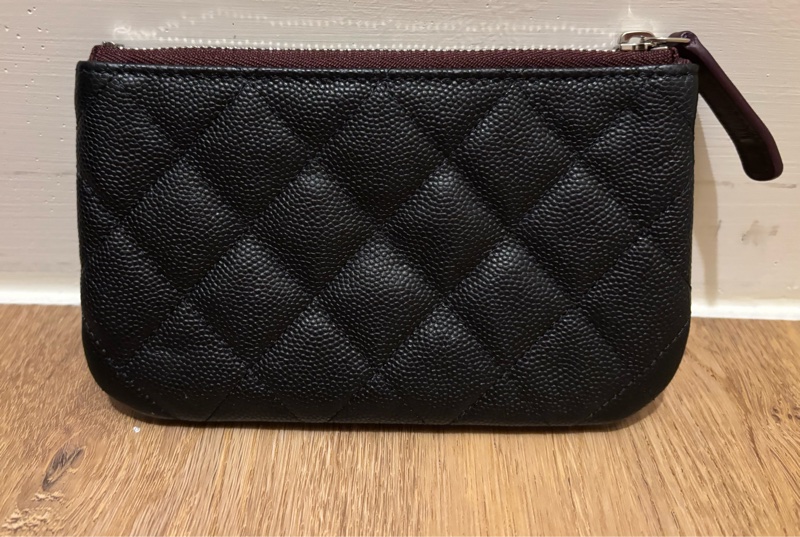 Chanel一字拉鏈黑銀零錢包-2
