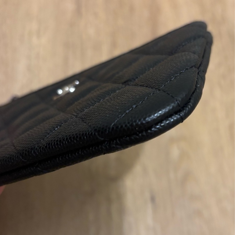 Chanel一字拉鏈黑銀零錢包-10