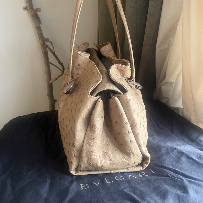 珍稀皮 Precious Leather靜奢風🌿BVLGARI寶格麗🎞️鴕鳥皮質感奶茶色🎞️Zero1系列🎞️手提/肩背/側背/晚宴包/🎞️正品🎞️況好🎞️蠻新🆕🎞️女王範🌹氣場🌹很美🌹不撞-5