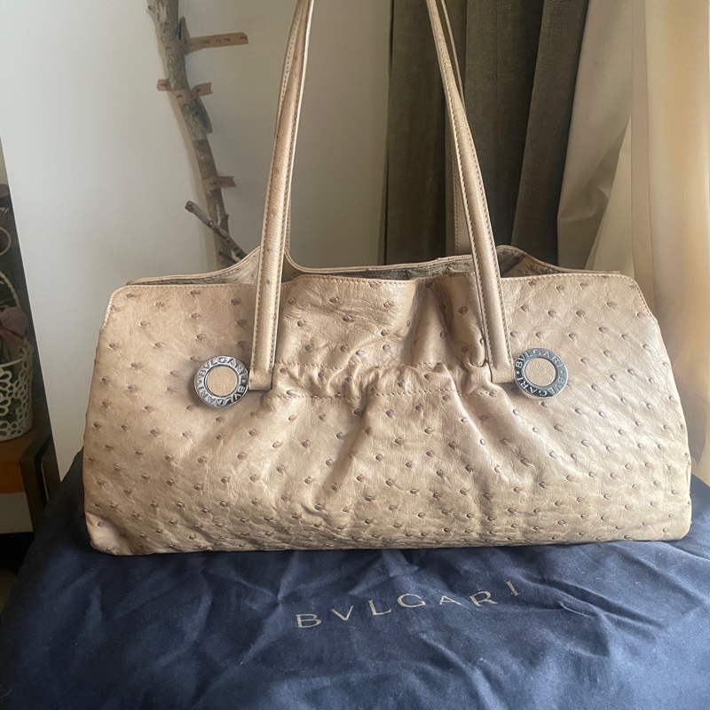 珍稀皮 Precious Leather靜奢風🌿BVLGARI寶格麗🎞️鴕鳥皮質感奶茶色🎞️Zero1系列🎞️手提/肩背/側背/晚宴包/🎞️正品🎞️況好🎞️蠻新🆕🎞️女王範🌹氣場🌹很美🌹不撞-6
