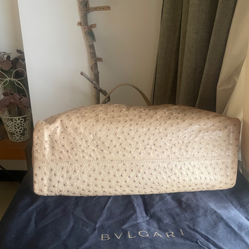 珍稀皮 Precious Leather靜奢風🌿BVLGARI寶格麗🎞️鴕鳥皮質感奶茶色🎞️Zero1系列🎞️手提/肩背/側背/晚宴包/🎞️正品🎞️況好🎞️蠻新🆕🎞️女王範🌹氣場🌹很美🌹不撞-9