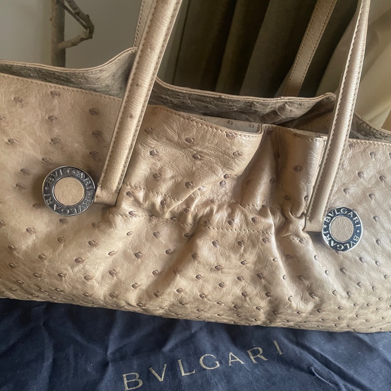珍稀皮 Precious Leather靜奢風🌿BVLGARI寶格麗🎞️鴕鳥皮質感奶茶色🎞️Zero1系列🎞️手提/肩背/側背/晚宴包/🎞️正品🎞️況好🎞️蠻新🆕🎞️女王範🌹氣場🌹很美🌹不撞-10