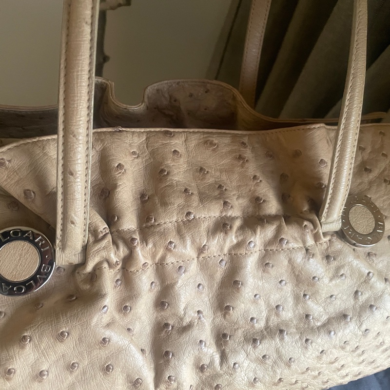 珍稀皮 Precious Leather靜奢風🌿BVLGARI寶格麗🎞️鴕鳥皮質感奶茶色🎞️Zero1系列🎞️手提/肩背/側背/晚宴包/🎞️正品🎞️況好🎞️蠻新🆕🎞️女王範🌹氣場🌹很美🌹不撞-15