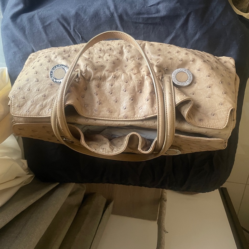 珍稀皮 Precious Leather靜奢風🌿BVLGARI寶格麗🎞️鴕鳥皮質感奶茶色🎞️Zero1系列🎞️手提/肩背/側背/晚宴包/🎞️正品🎞️況好🎞️蠻新🆕🎞️女王範🌹氣場🌹很美🌹不撞-16