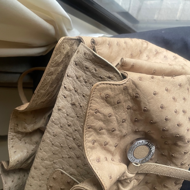 珍稀皮 Precious Leather靜奢風🌿BVLGARI寶格麗🎞️鴕鳥皮質感奶茶色🎞️Zero1系列🎞️手提/肩背/側背/晚宴包/🎞️正品🎞️況好🎞️蠻新🆕🎞️女王範🌹氣場🌹很美🌹不撞-20