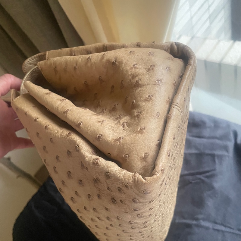 珍稀皮 Precious Leather靜奢風🌿BVLGARI寶格麗🎞️鴕鳥皮質感奶茶色🎞️Zero1系列🎞️手提/肩背/側背/晚宴包/🎞️正品🎞️況好🎞️蠻新🆕🎞️女王範🌹氣場🌹很美🌹不撞-30