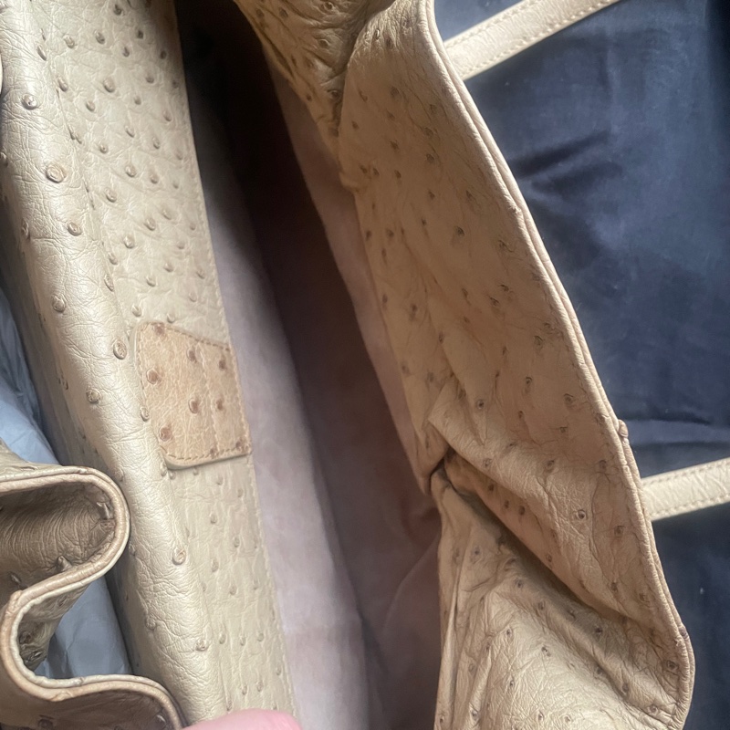 珍稀皮 Precious Leather靜奢風🌿BVLGARI寶格麗🎞️鴕鳥皮質感奶茶色🎞️Zero1系列🎞️手提/肩背/側背/晚宴包/🎞️正品🎞️況好🎞️蠻新🆕🎞️女王範🌹氣場🌹很美🌹不撞-41