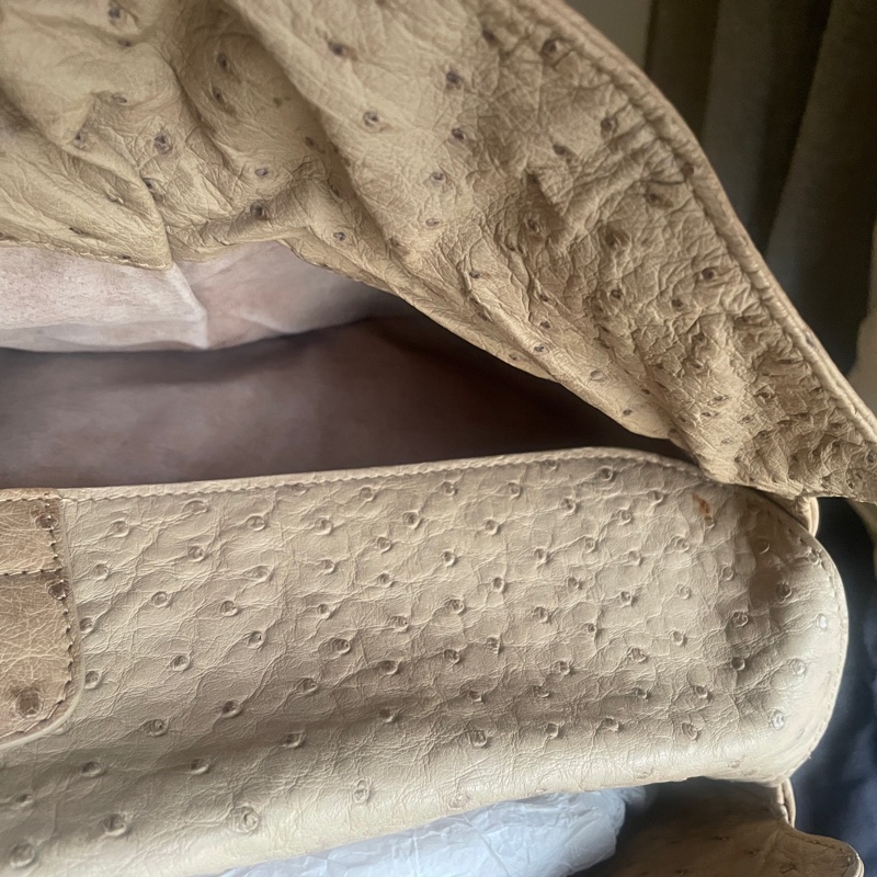 珍稀皮 Precious Leather靜奢風🌿BVLGARI寶格麗🎞️鴕鳥皮質感奶茶色🎞️Zero1系列🎞️手提/肩背/側背/晚宴包/🎞️正品🎞️況好🎞️蠻新🆕🎞️女王範🌹氣場🌹很美🌹不撞-42