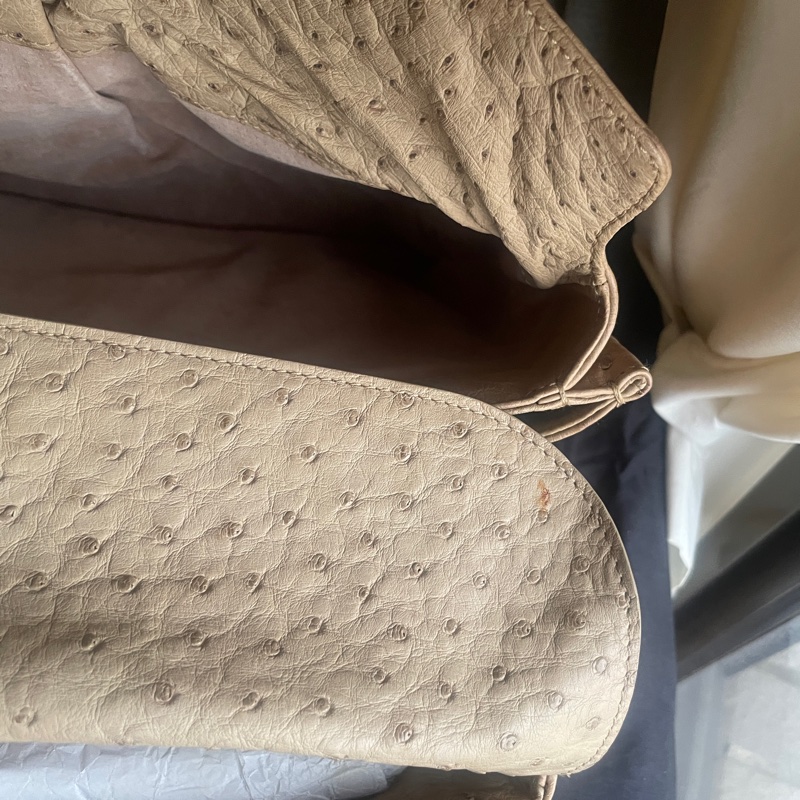 珍稀皮 Precious Leather靜奢風🌿BVLGARI寶格麗🎞️鴕鳥皮質感奶茶色🎞️Zero1系列🎞️手提/肩背/側背/晚宴包/🎞️正品🎞️況好🎞️蠻新🆕🎞️女王範🌹氣場🌹很美🌹不撞-43