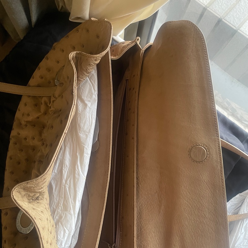 珍稀皮 Precious Leather靜奢風🌿BVLGARI寶格麗🎞️鴕鳥皮質感奶茶色🎞️Zero1系列🎞️手提/肩背/側背/晚宴包/🎞️正品🎞️況好🎞️蠻新🆕🎞️女王範🌹氣場🌹很美🌹不撞-52