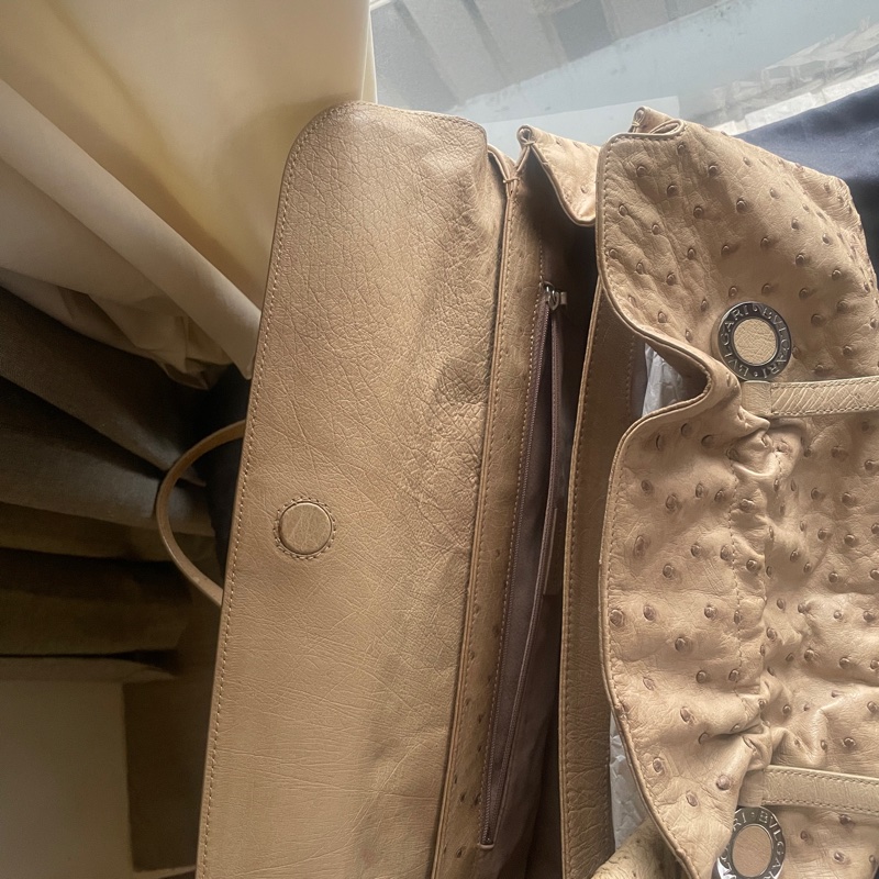 珍稀皮 Precious Leather靜奢風🌿BVLGARI寶格麗🎞️鴕鳥皮質感奶茶色🎞️Zero1系列🎞️手提/肩背/側背/晚宴包/🎞️正品🎞️況好🎞️蠻新🆕🎞️女王範🌹氣場🌹很美🌹不撞-53