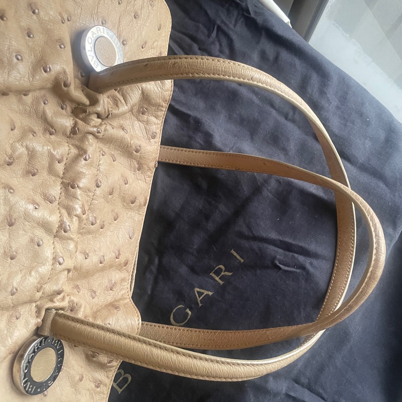 珍稀皮 Precious Leather靜奢風🌿BVLGARI寶格麗🎞️鴕鳥皮質感奶茶色🎞️Zero1系列🎞️手提/肩背/側背/晚宴包/🎞️正品🎞️況好🎞️蠻新🆕🎞️女王範🌹氣場🌹很美🌹不撞-55