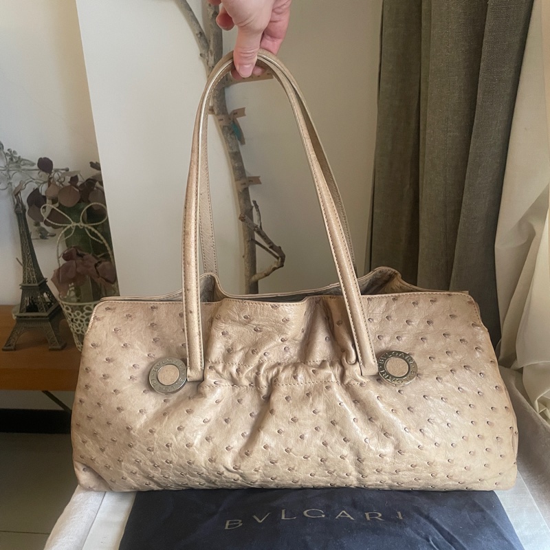 珍稀皮 Precious Leather靜奢風🌿BVLGARI寶格麗🎞️鴕鳥皮質感奶茶色🎞️Zero1系列🎞️手提/肩背/側背/晚宴包/🎞️正品🎞️況好🎞️蠻新🆕🎞️女王範🌹氣場🌹很美🌹不撞-63