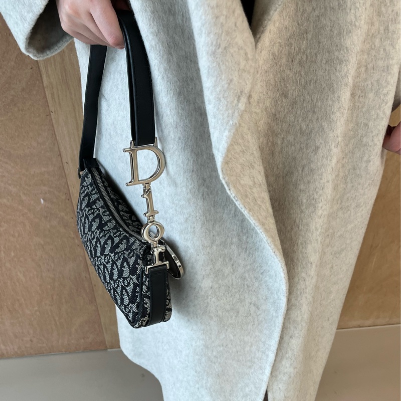 🏷️ Dior D扣手提包-3