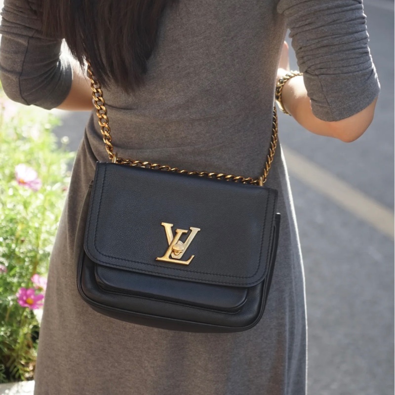 ✨Lv lockme chain 牛皮黑金郵差包 小號 晶片款🖤-1