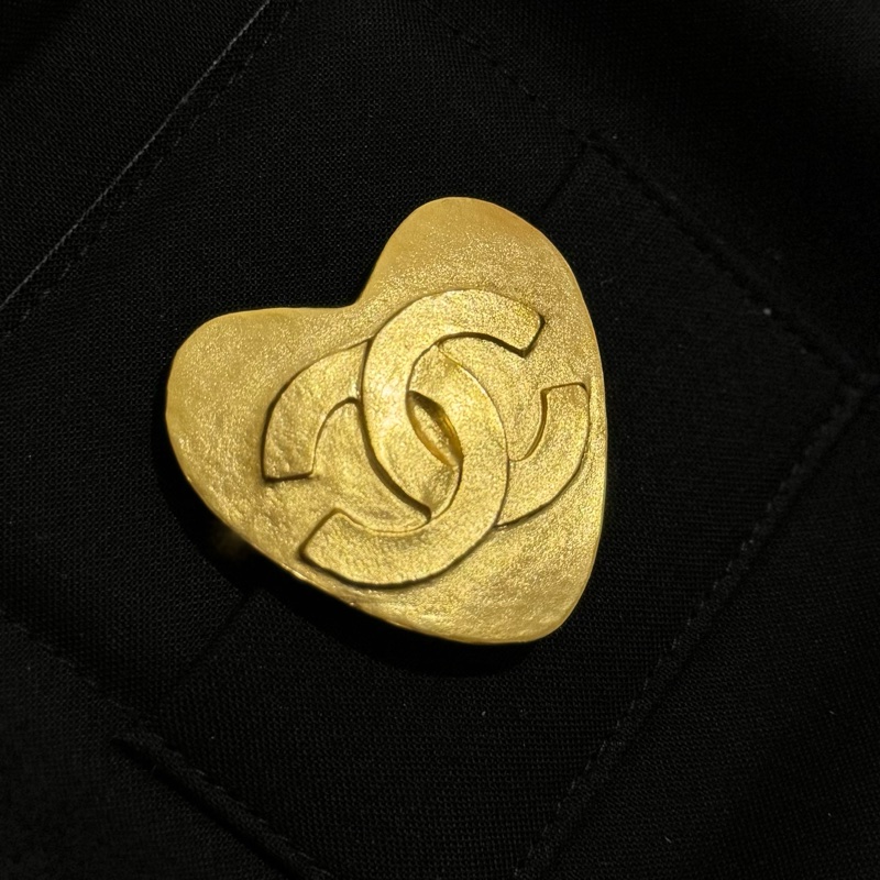 新上架❤️‍🔥美品✨Chanel Vintage香奈兒中古愛心胸針/香奈兒胸針/中古胸針/中古24K金胸針/小香胸針/香奈兒飾品/小香別針/中古別針/香奈兒別針/愛心別針-8