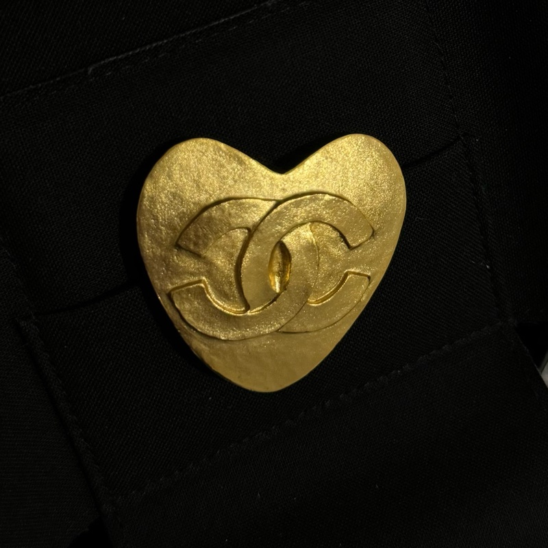 新上架❤️‍🔥美品✨Chanel Vintage香奈兒中古愛心胸針/香奈兒胸針/中古胸針/中古24K金胸針/小香胸針/香奈兒飾品/小香別針/中古別針/香奈兒別針/愛心別針-9
