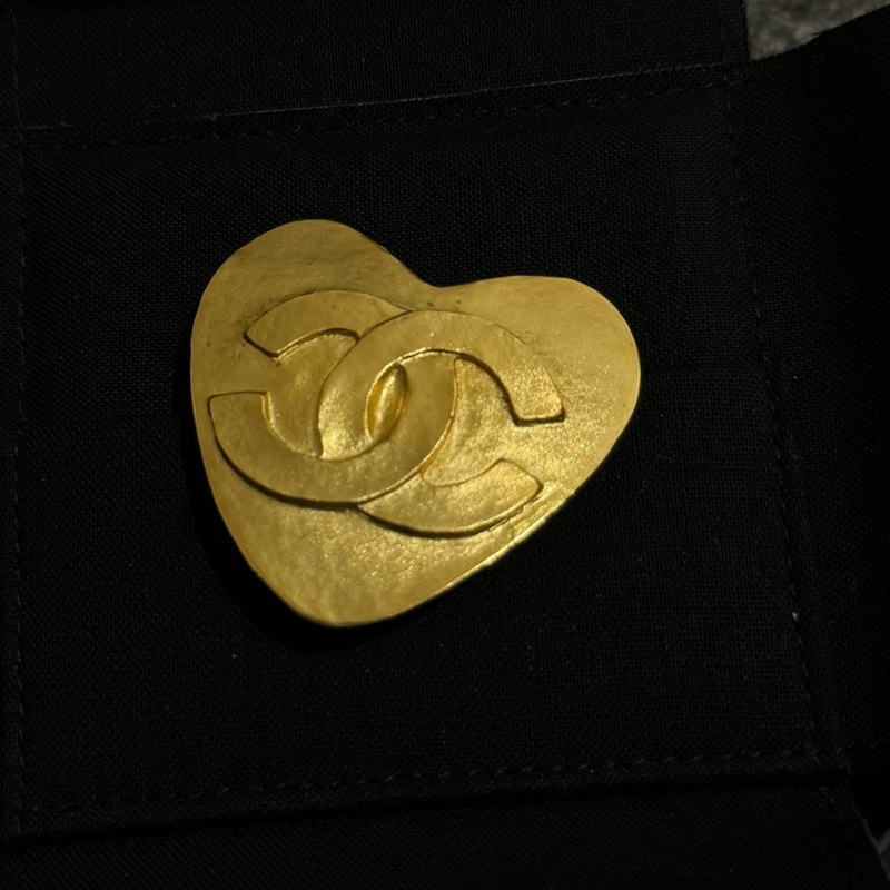 新上架❤️‍🔥美品✨Chanel Vintage香奈兒中古愛心胸針/香奈兒胸針/中古胸針/中古24K金胸針/小香胸針/香奈兒飾品/小香別針/中古別針/香奈兒別針/愛心別針-10