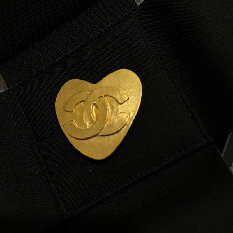 新上架❤️‍🔥美品✨Chanel Vintage香奈兒中古愛心胸針/香奈兒胸針/中古胸針/中古24K金胸針/小香胸針/香奈兒飾品/小香別針/中古別針/香奈兒別針/愛心別針-11