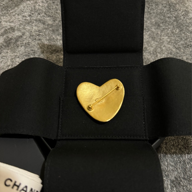 新上架❤️‍🔥美品✨Chanel Vintage香奈兒中古愛心胸針/香奈兒胸針/中古胸針/中古24K金胸針/小香胸針/香奈兒飾品/小香別針/中古別針/香奈兒別針/愛心別針-16