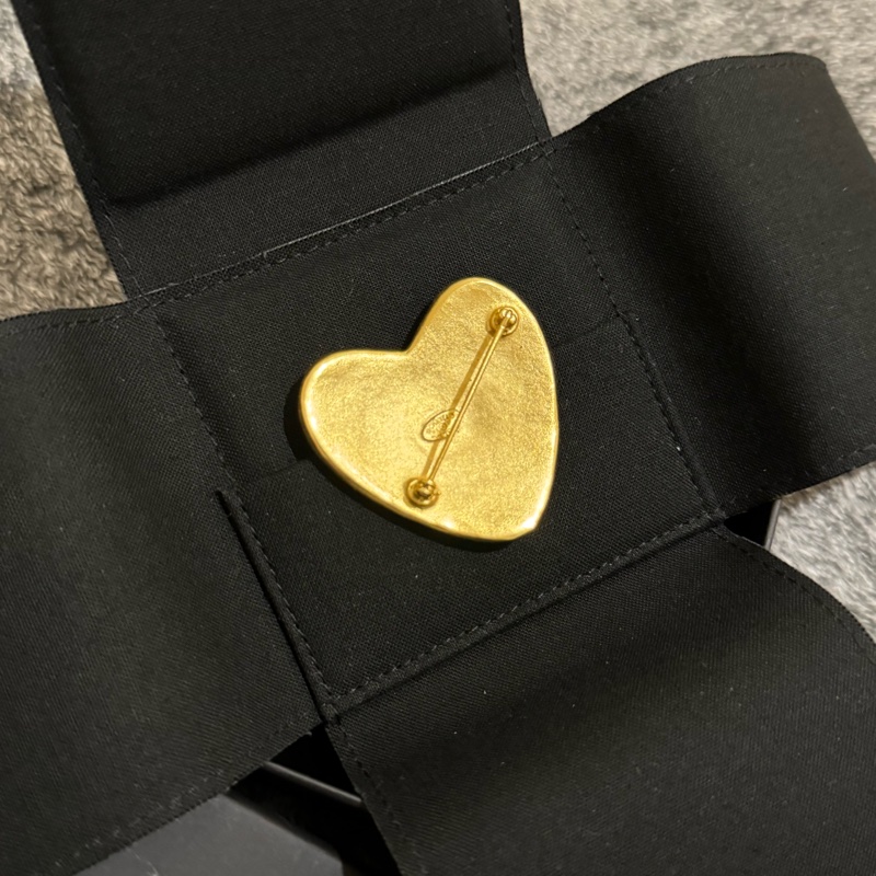 新上架❤️‍🔥美品✨Chanel Vintage香奈兒中古愛心胸針/香奈兒胸針/中古胸針/中古24K金胸針/小香胸針/香奈兒飾品/小香別針/中古別針/香奈兒別針/愛心別針-17