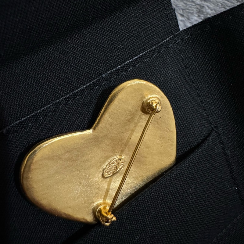 新上架❤️‍🔥美品✨Chanel Vintage香奈兒中古愛心胸針/香奈兒胸針/中古胸針/中古24K金胸針/小香胸針/香奈兒飾品/小香別針/中古別針/香奈兒別針/愛心別針-20