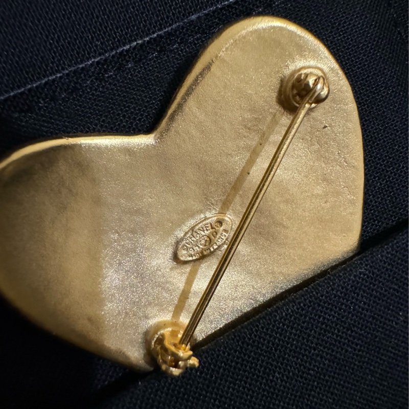 新上架❤️‍🔥美品✨Chanel Vintage香奈兒中古愛心胸針/香奈兒胸針/中古胸針/中古24K金胸針/小香胸針/香奈兒飾品/小香別針/中古別針/香奈兒別針/愛心別針-21