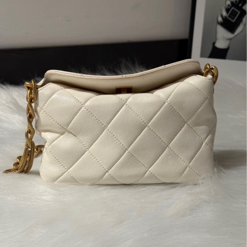 99❤️ Chanel香奈兒 23A 手工坊系列 流蘇鏈條小白包 芯片款-3