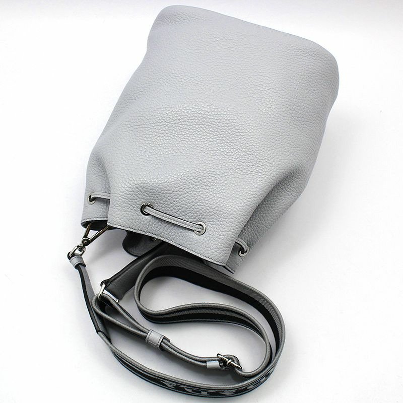 【包稅】PRADA 矢車菊藍灰色皮革水桶斜背包-4