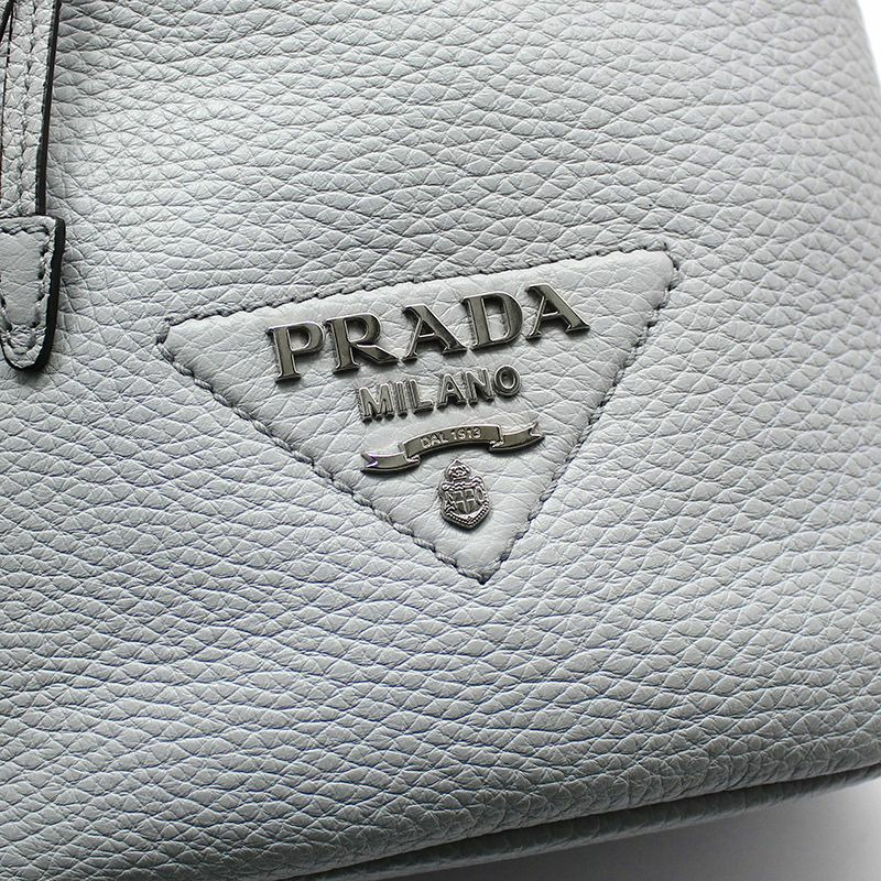 【包稅】PRADA 矢車菊藍灰色皮革水桶斜背包-6