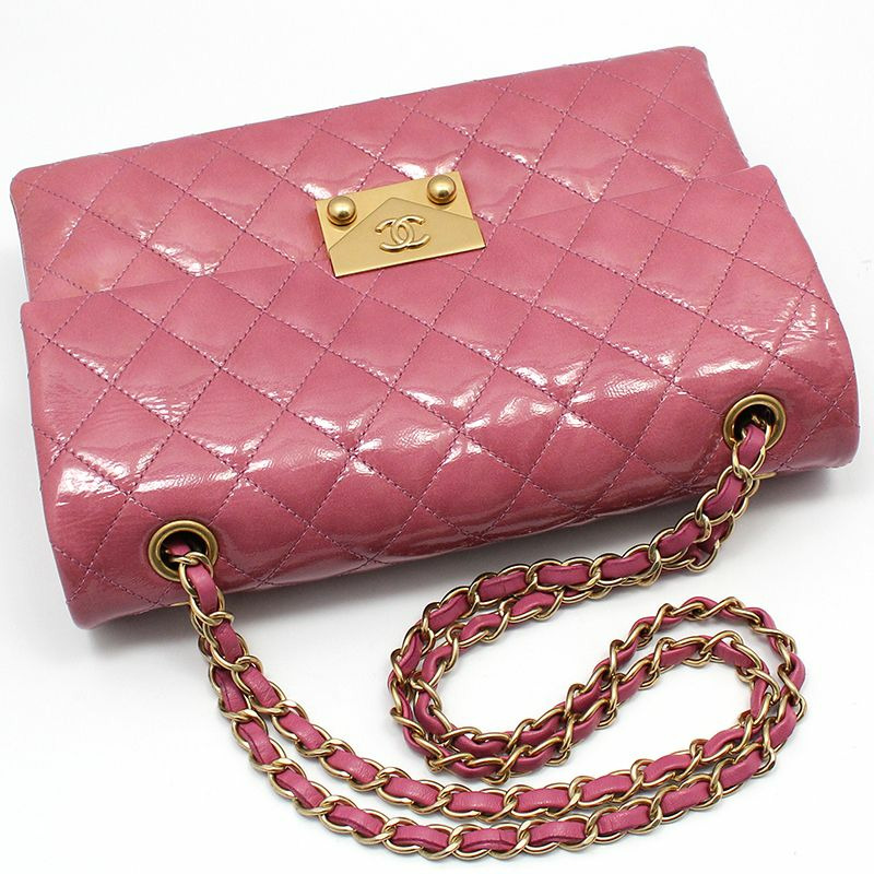 【包稅】CHANEL 粉紅色漆皮金色Logo寶塔風琴翻蓋中型單肩包-2