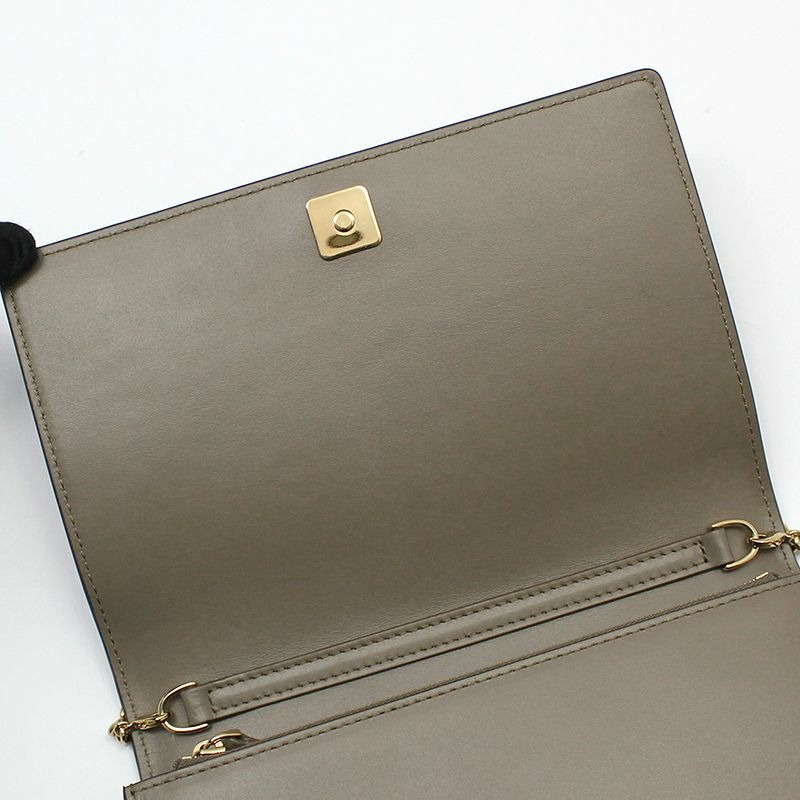 【包稅】FENDI 全新/壓花標誌 WOC 金鍊迷你斜背包-6