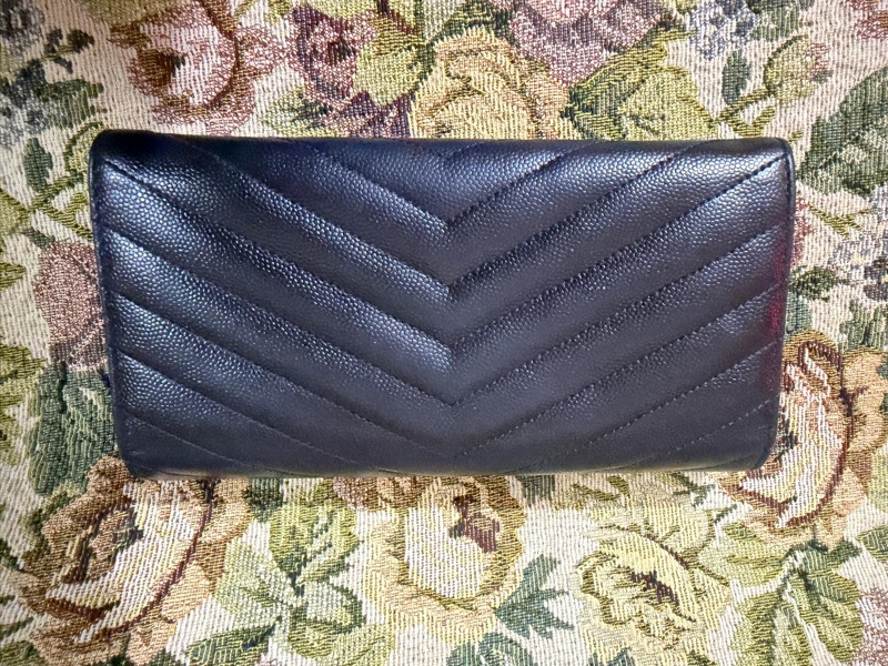 YSL黑扣長夾銀包-3