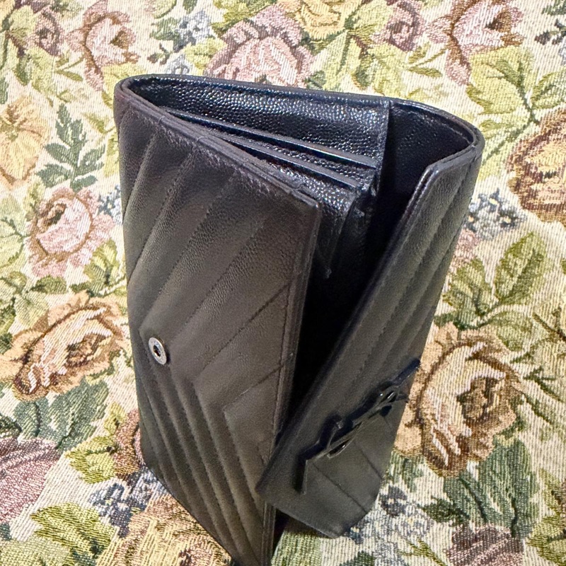 YSL黑扣長夾銀包-6