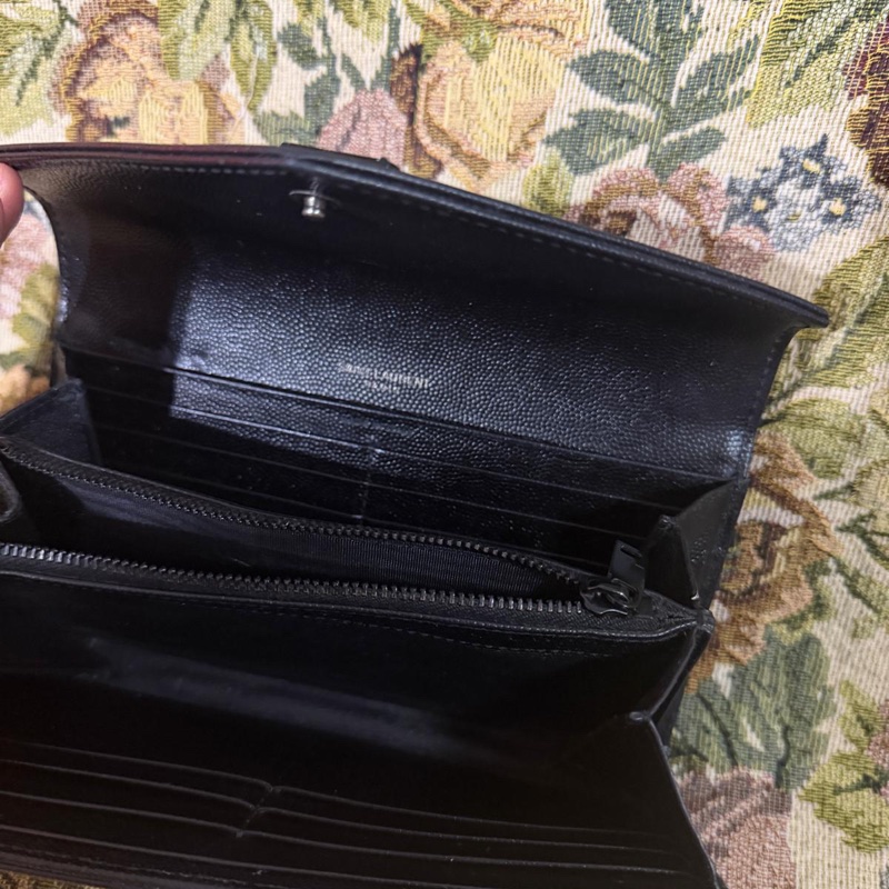 YSL黑扣長夾銀包-11