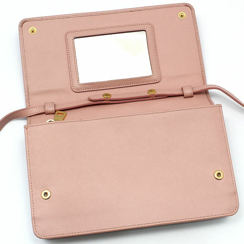 【包稅】PRADA 粉紅色 Saffiano 金色 Logo WOC 鏡面斜背包-6