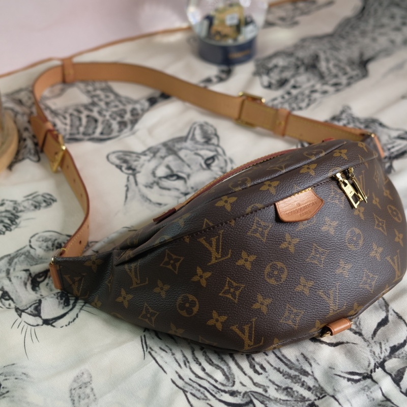 Louis Vuitton 老花胸口包 腰包-4