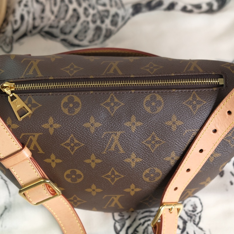 Louis Vuitton 老花胸口包 腰包-7