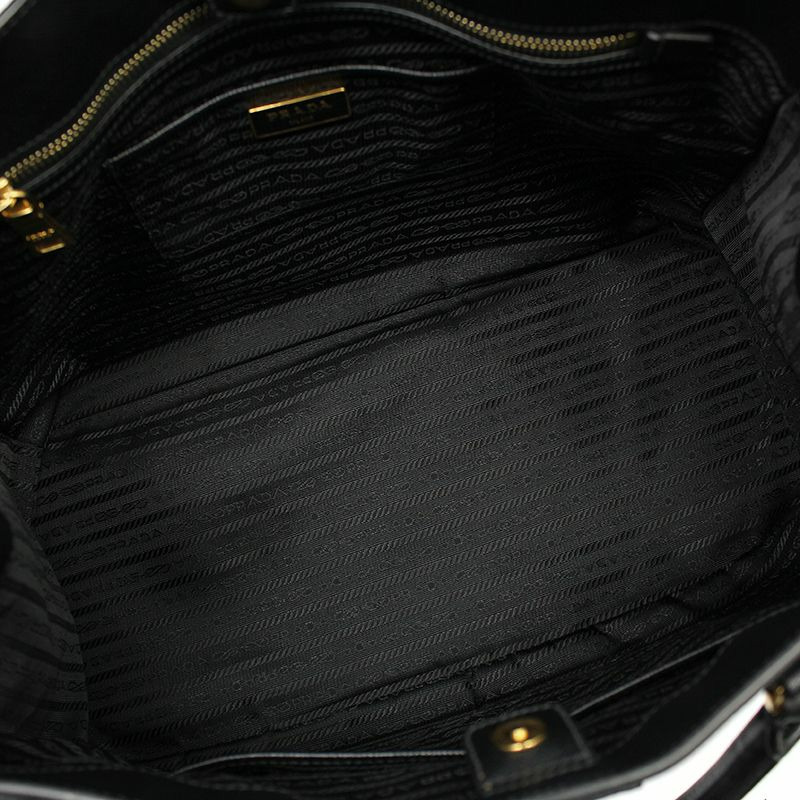 【包稅】PRADA PRADA黑色Saffiano皮革金色Logo手提包-7