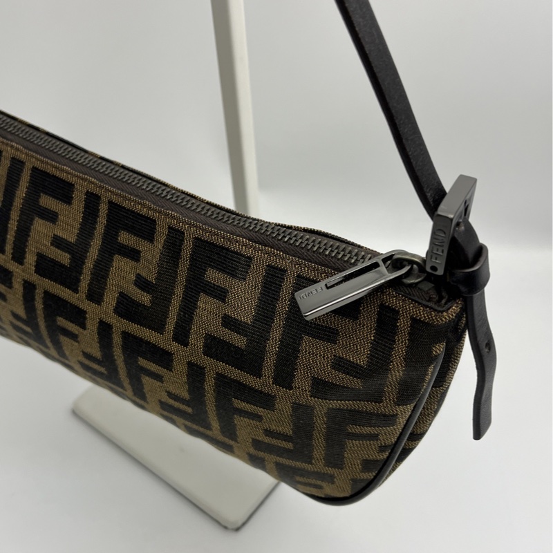 🏷️ Fendi 帆船包-4