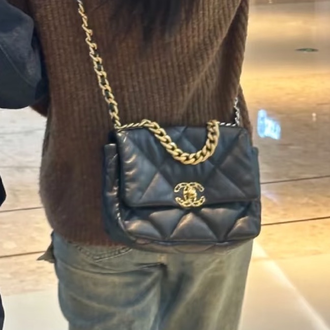 熱門大爆款❤️‍🔥99新🆕Chanel黑色小號19bag芯片款全皮包手提斜挎包-4