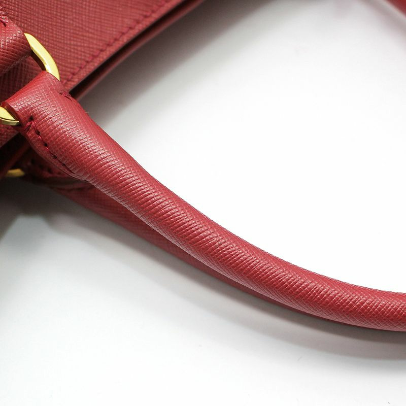 【包稅】PRADA Prada 紅色 Saffiano Lux 金色 Logo 手提包-7