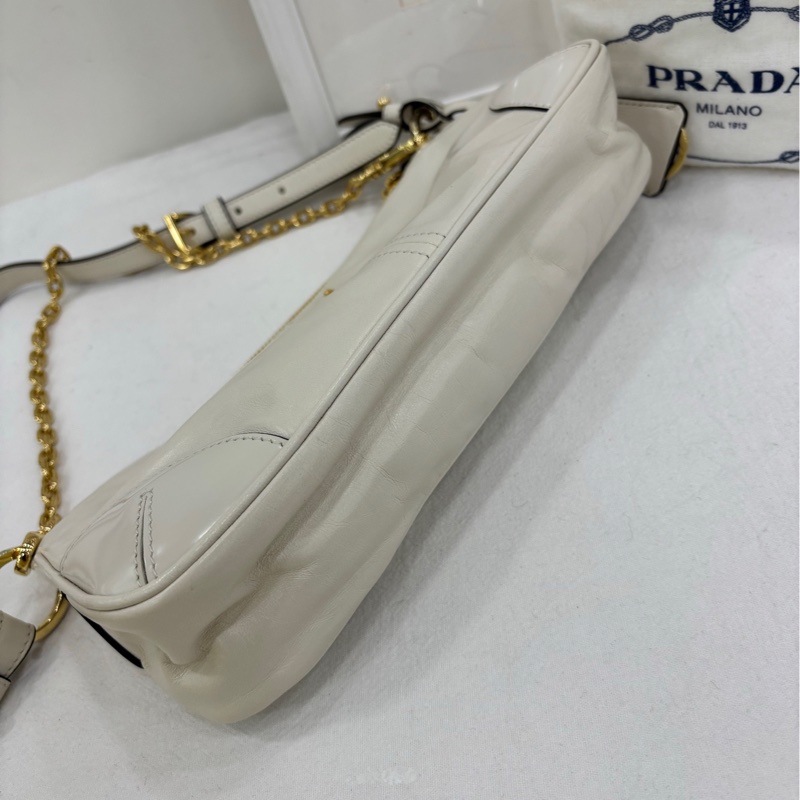Prada油蠟皮鏈條斜挎單肩包可單肩斜挎手提，精緻優雅的可拆卸鏈條提手 99新 尺寸：11.5×寬26×長6cm-4