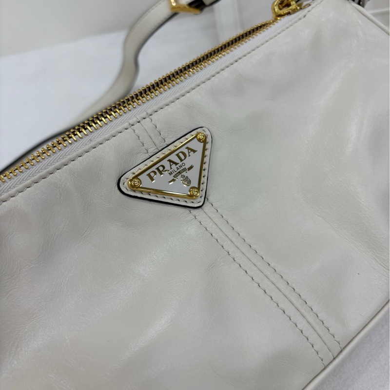 Prada油蠟皮鏈條斜挎單肩包可單肩斜挎手提，精緻優雅的可拆卸鏈條提手 99新 尺寸：11.5×寬26×長6cm-5